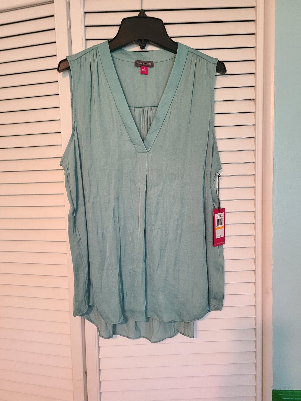 Vince Camuto Mint Green Sleeveless V-Neck Camisole